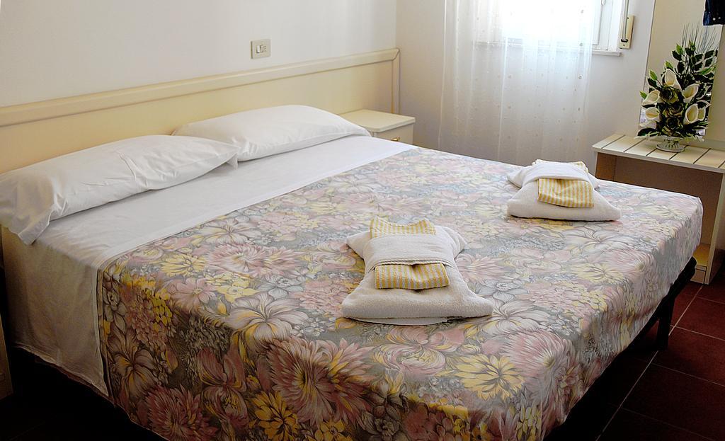 Hotel Cirene Rímini Habitación foto